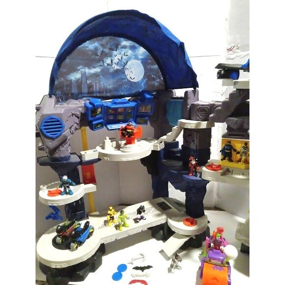 Imaginext DC Super Friends Batman Super Surround Batcave Playset - Picture 2 of 16